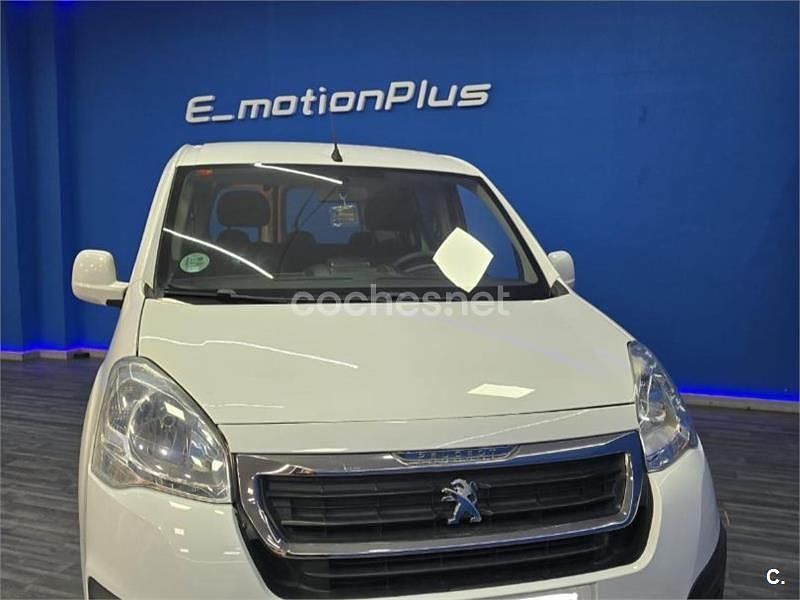 Usado Peugeot Partner Tepee Active 100 CV (73 kW) 2016 Blanco Monovolumen