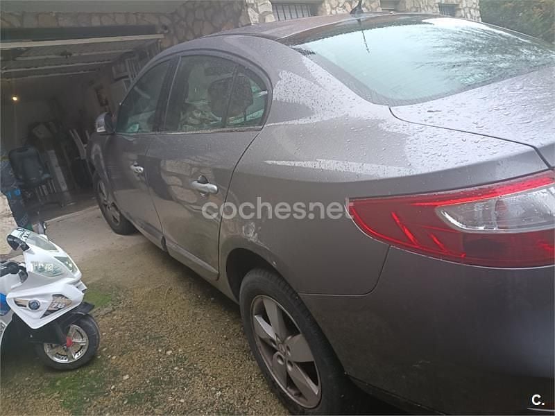 Usado Renault Fluence Dynamique 110 CV (80 kW) 2012 Gris / plata Berlina