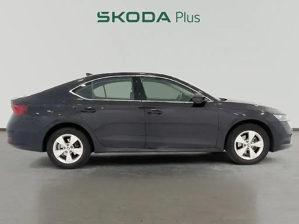 Usado Skoda Octavia Ambition 110 CV (80 kW) 2022 Negro Berlina