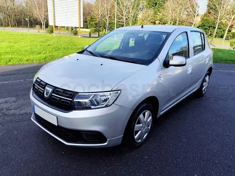 Usado Dacia Sandero Lauréate 75 CV (55 kW) 2017 Gris / plata Berlina