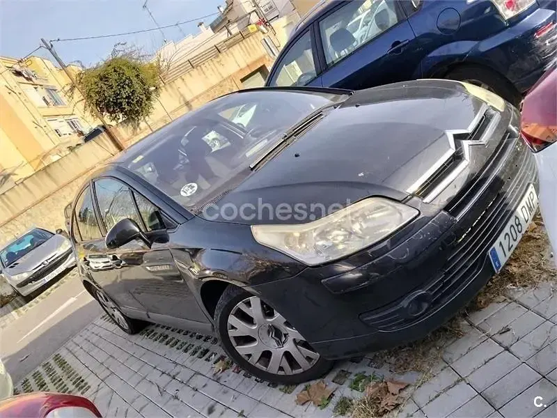Usado Citroën C4 Exclusive 110 CV (80 kW) 2005 Negro Berlina