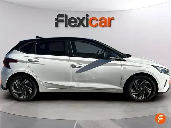 Usado Hyundai i20 100 CV (73 kW) 2022 Blanco Berlina