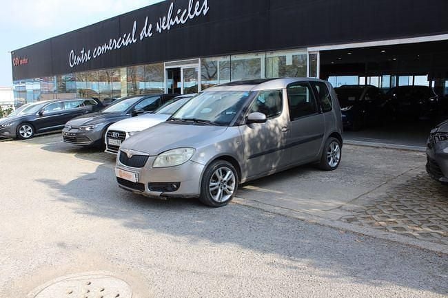 Usado Skoda Roomster Fun 105 CV (77 kW) 2008 Gris Monovolumen