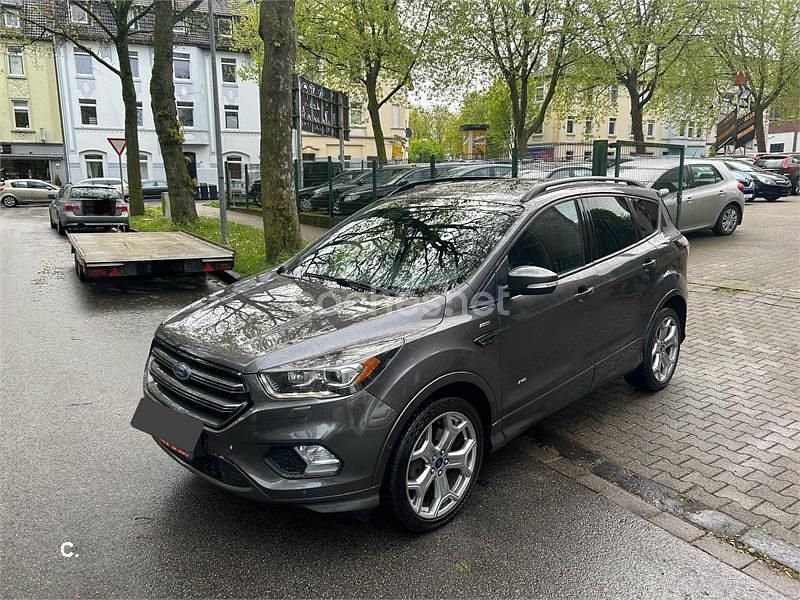 Gris / plata Usado 2017 Ford Kuga ST-Line SUV | 18.000 € (Un poco caro) - Imagen 1/4