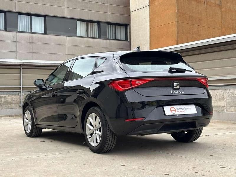 Usado Seat Leon Style 110 CV (80 kW) 2024 Negro SUV
