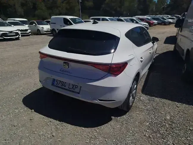 Usado Seat Leon Style 116 CV (85 kW) 2022 Blanco Utilitario