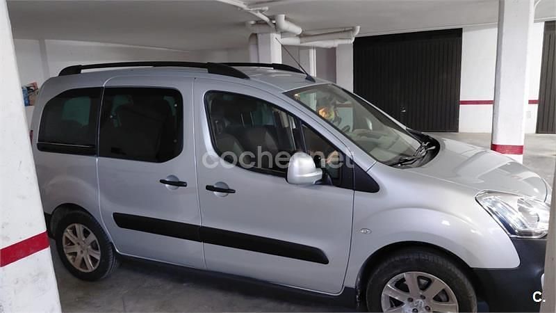 Usado Peugeot Partner Tepee Active 100 CV (73 kW) 2015 Gris / plata Monovolumen
