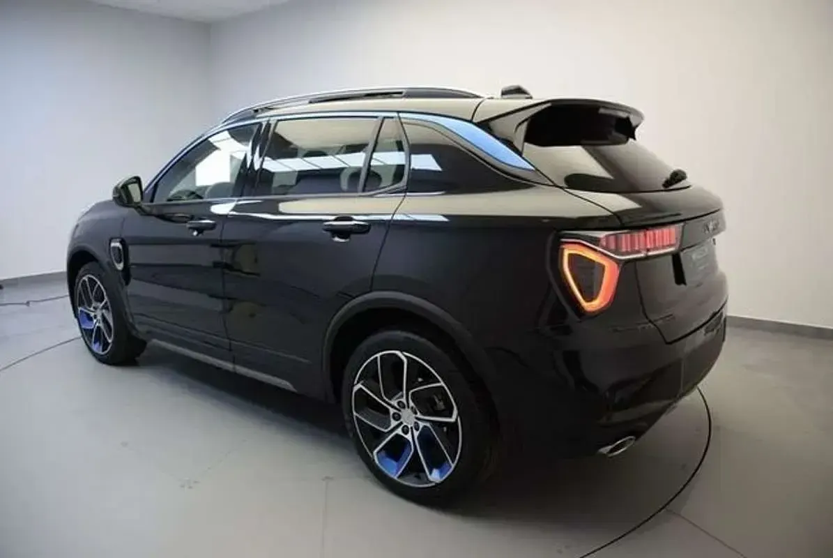 Usado Lynk & Co 01 261 CV (191 kW) 2024 Negro SUV