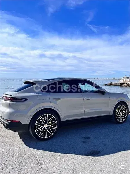 Usado Porsche Cayenne E-Hybrid Coupe 462 CV (339 kW) 2024 Gris / plata SUV
