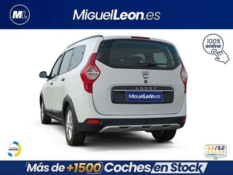 Usado Dacia Lodgy Comfort 116 CV (85 kW) 2022 Blanco Monovolumen