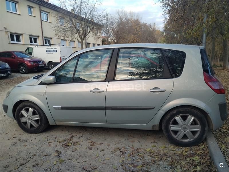 Usado Renault Scénic Dynamique 120 CV (88 kW) 2003 Gris / plata Monovolumen
