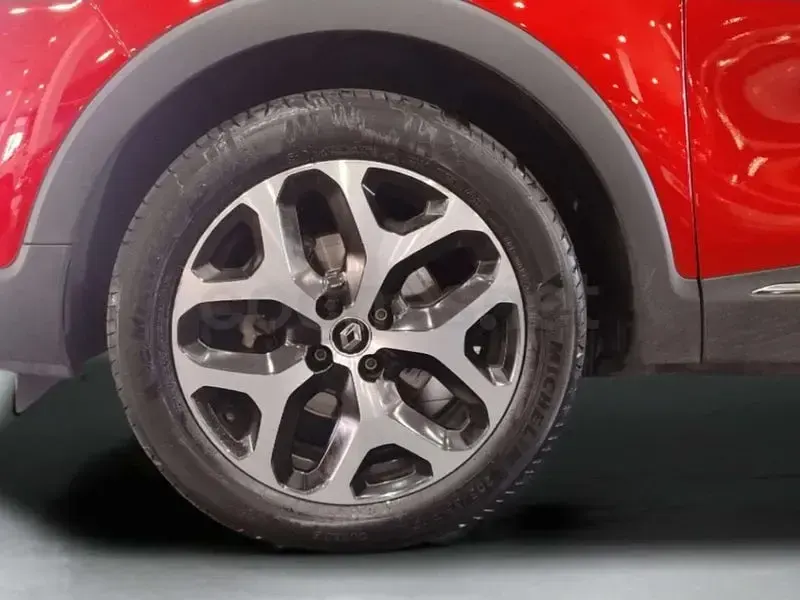 Usado Renault Captur Zen 90 CV (66 kW) 2019 Rojo SUV