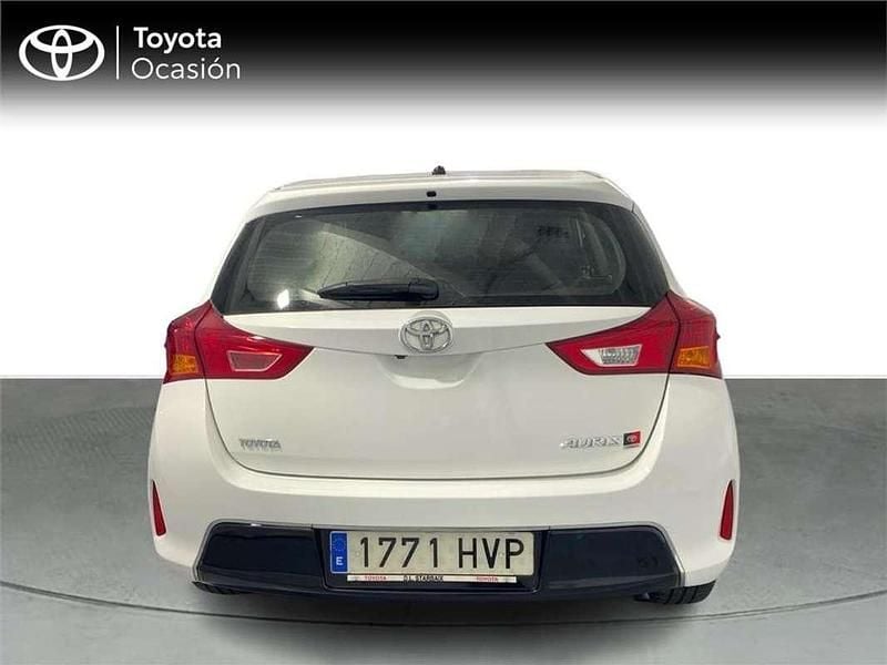 Usado Toyota Auris Active 90 CV (66 kW) 2014 Blanco Monovolumen