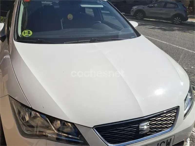 Usado Seat Leon Style 105 CV (77 kW) 2015 Blanco Familiar