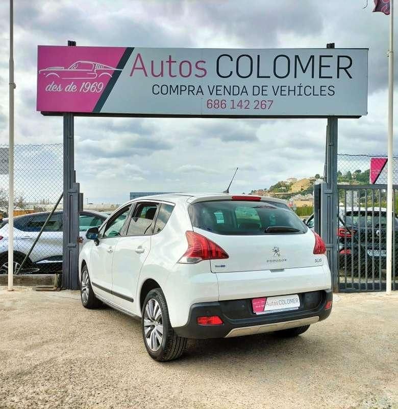 Usado Peugeot 3008 Style 120 CV (88 kW) 2014 Blanco Familiar