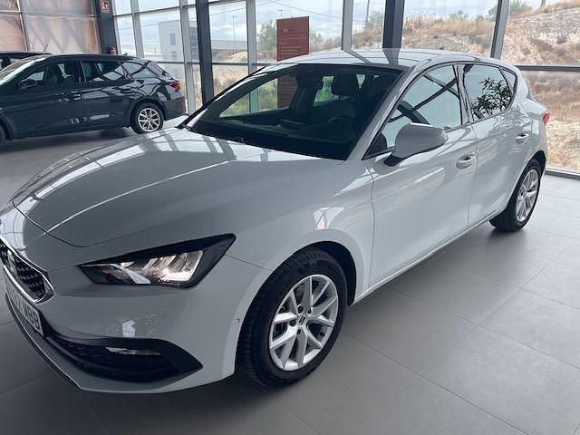 Blanco Usado 2021 Seat Leon Style | 18.300 € (Un poco caro) - Imagen 1/4