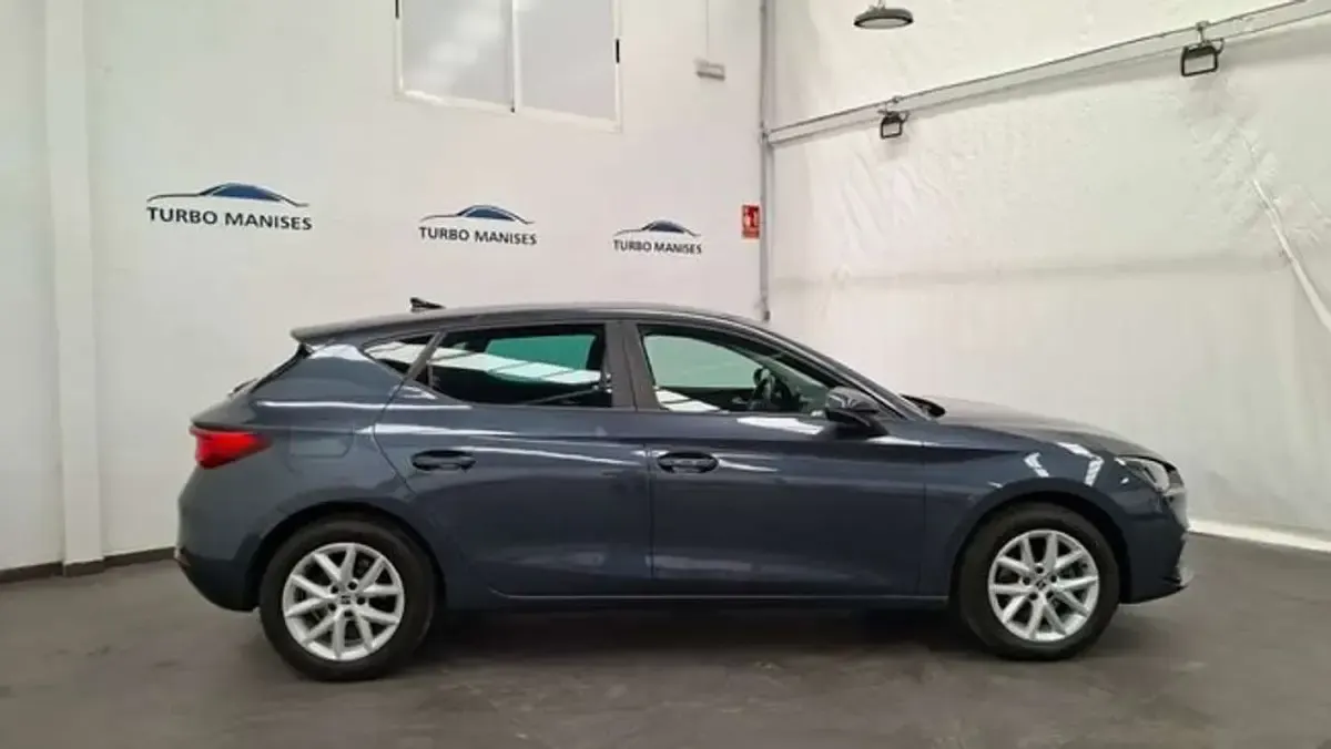 Usado Seat Leon ST Style 131 CV (96 kW) 2021 Gris Familiar