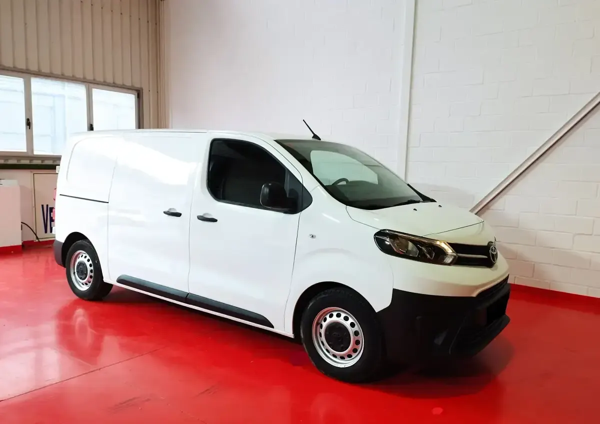 Usado Toyota Proace 100 CV (73 kW) 2021 Blanco Monovolumen