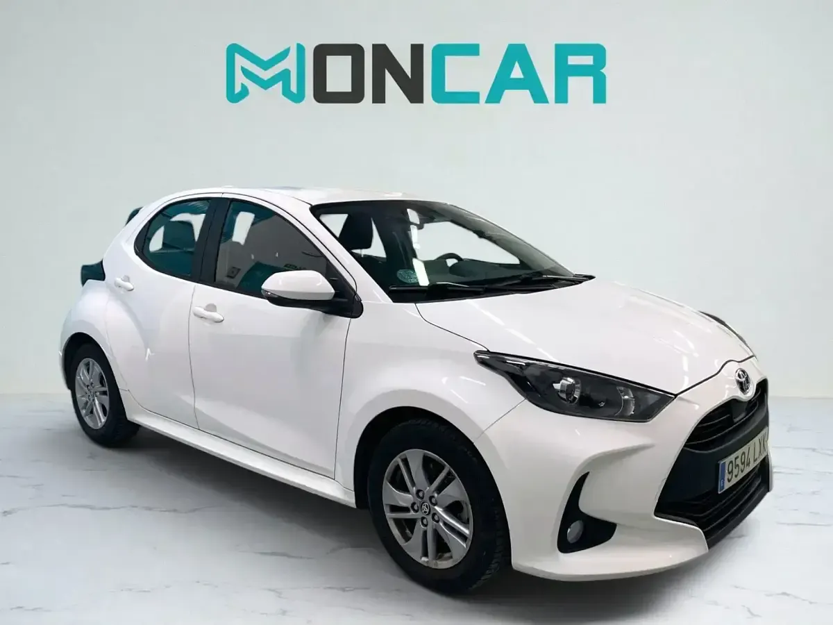 Usado Toyota Yaris Business Edition 116 CV (85 kW) 2021 Blanco Utilitario