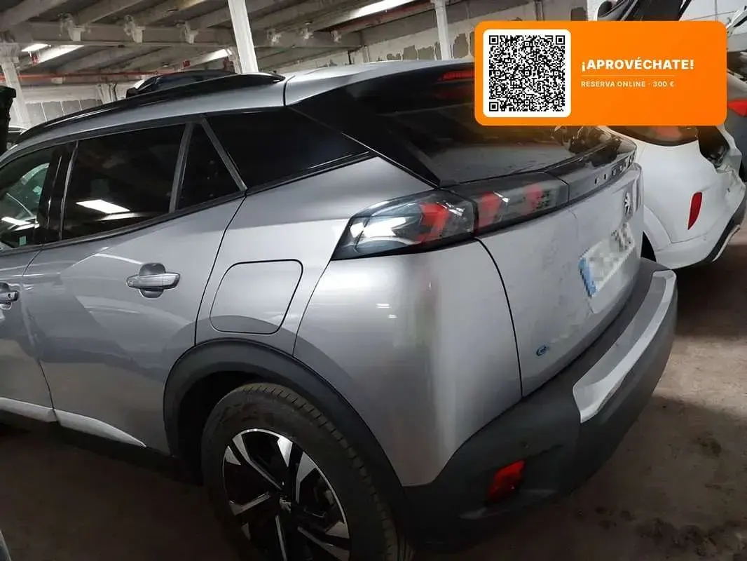 Usado Peugeot 2008 Allure 136 CV (100 kW) 2023 Gris / plata SUV
