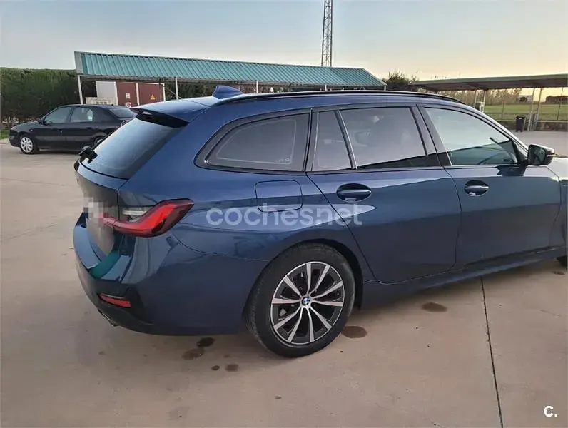 Usado BMW 318 Sport Line 150 CV (110 kW) 2022 Azul Familiar