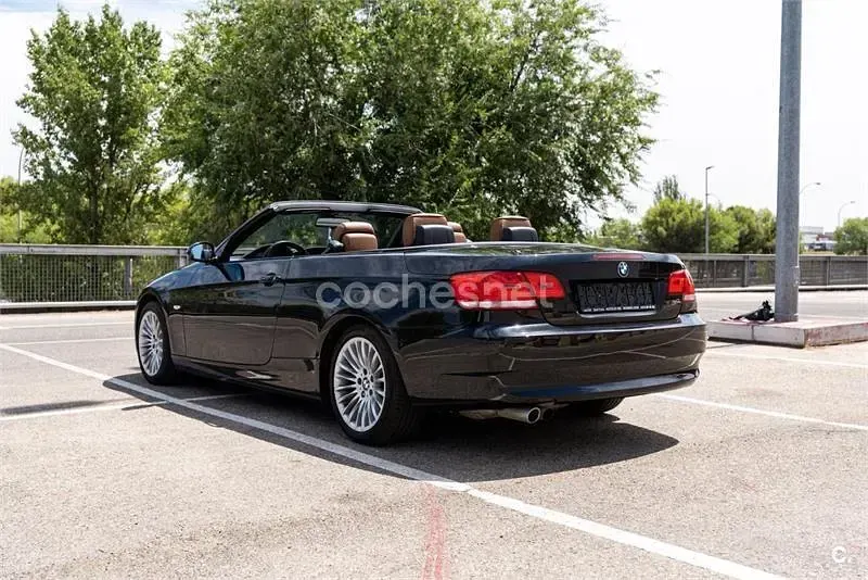 Usado BMW 325 Comfort Edition 218 CV (160 kW) 2009 Negro Descapotable