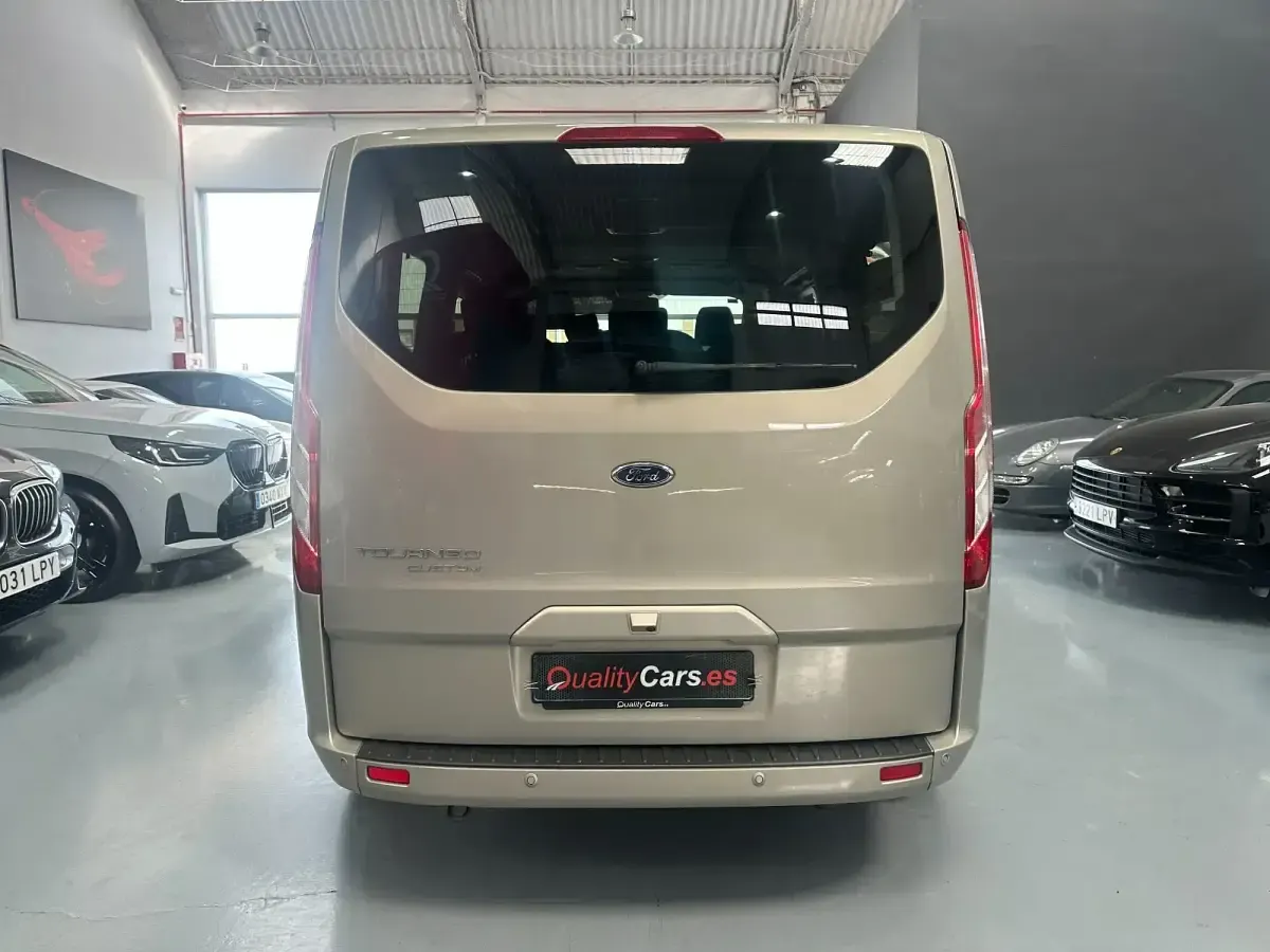 Usado Ford Tourneo Custom Titanium 170 CV (125 kW) 2017 Beige Van