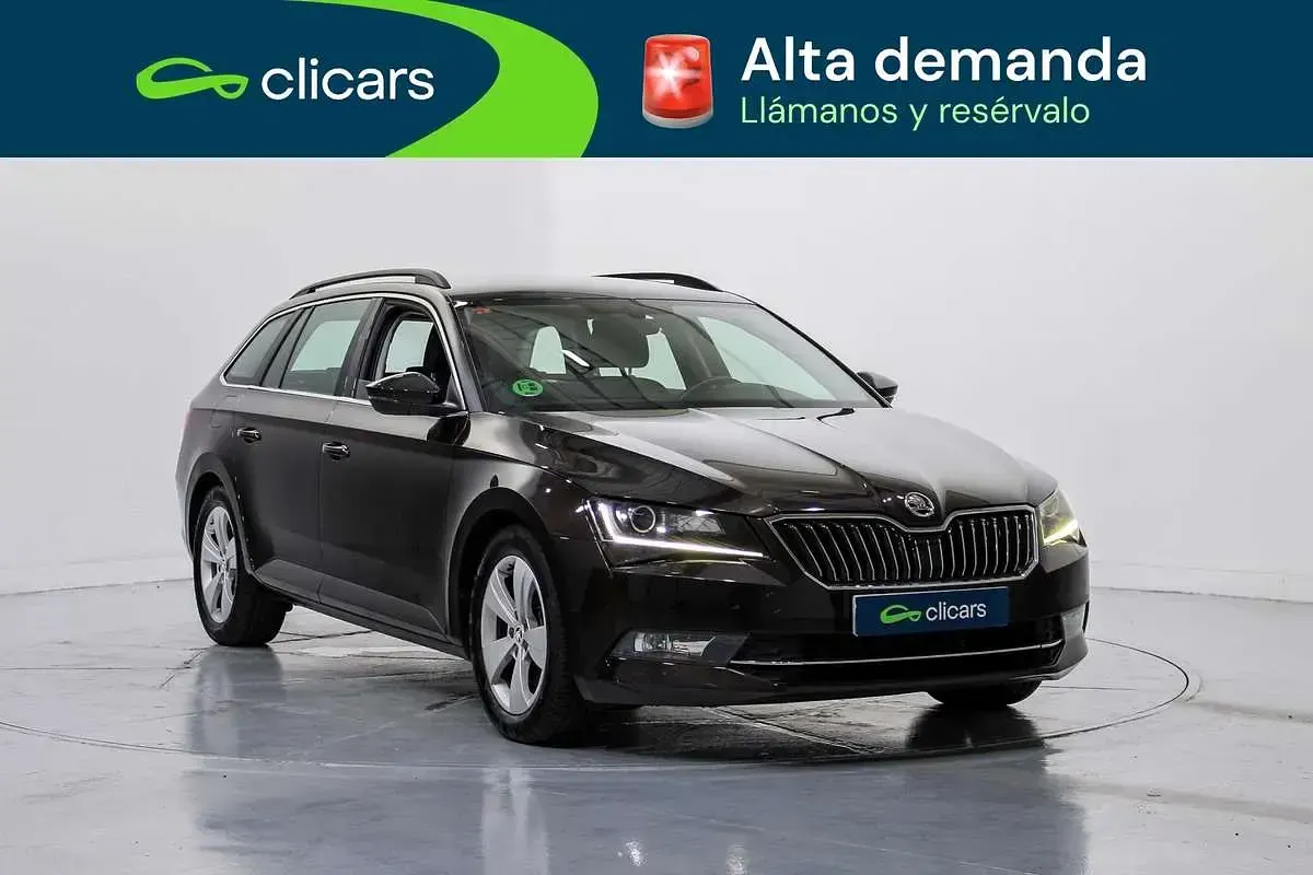 Usado Skoda Superb Ambition 150 CV (110 kW) 2016 Marrón Familiar