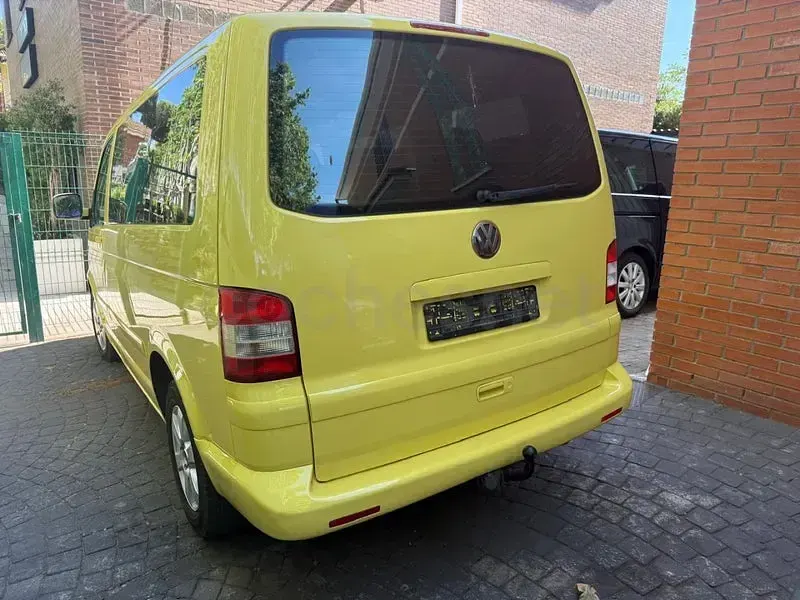 Usado VW Multivan 130 CV (95 kW) 2006 Amarillo Monovolumen