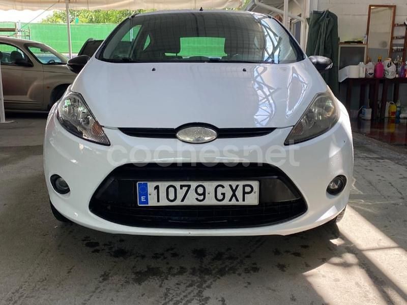 Usado Ford Fiesta Trend 68 CV (50 kW) 2010 Blanco Utilitario