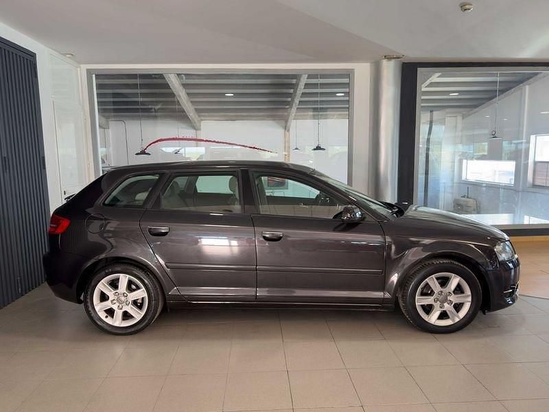 Usado Audi A3 Attraction 105 CV (77 kW) 2011 Negro Utilitario