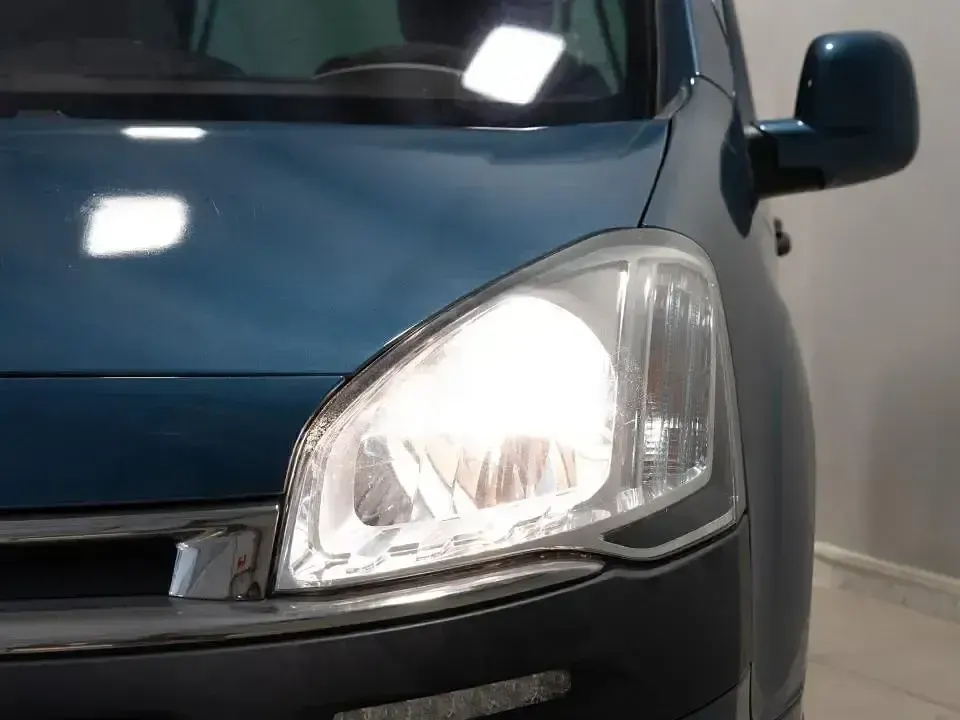 Usado Citroën Berlingo XTR 92 CV (67 kW) 2013 Azul Monovolumen