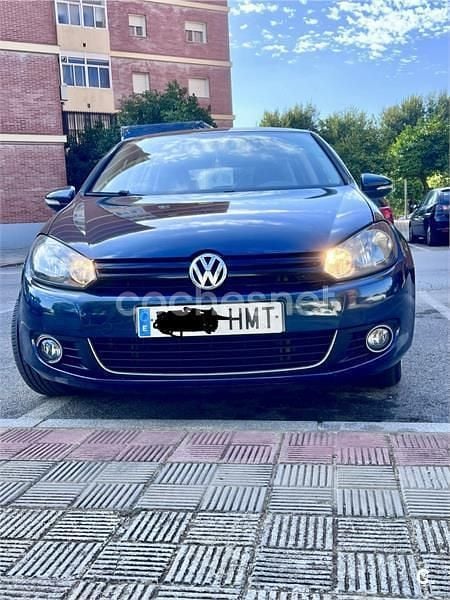 Usado VW Golf VII 105 CV (77 kW) 2013 Azul Berlina