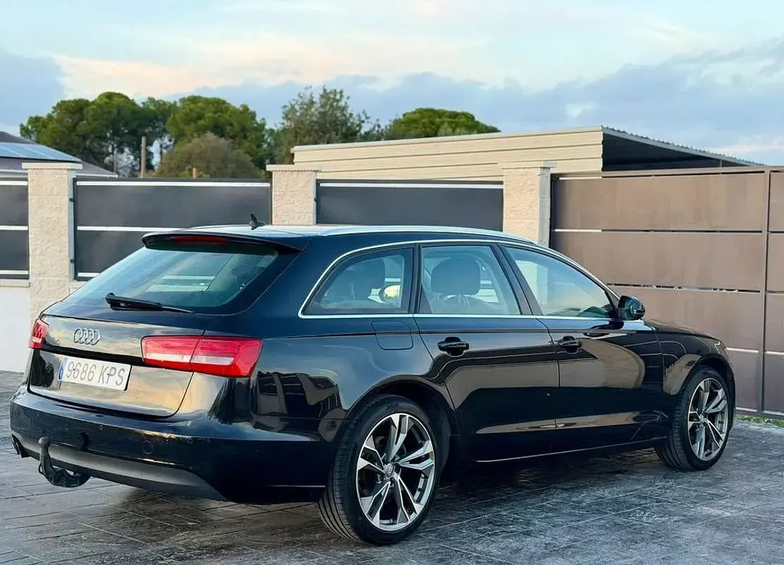 Usado Audi A6 177 CV (130 kW) 2013 Negro Familiar