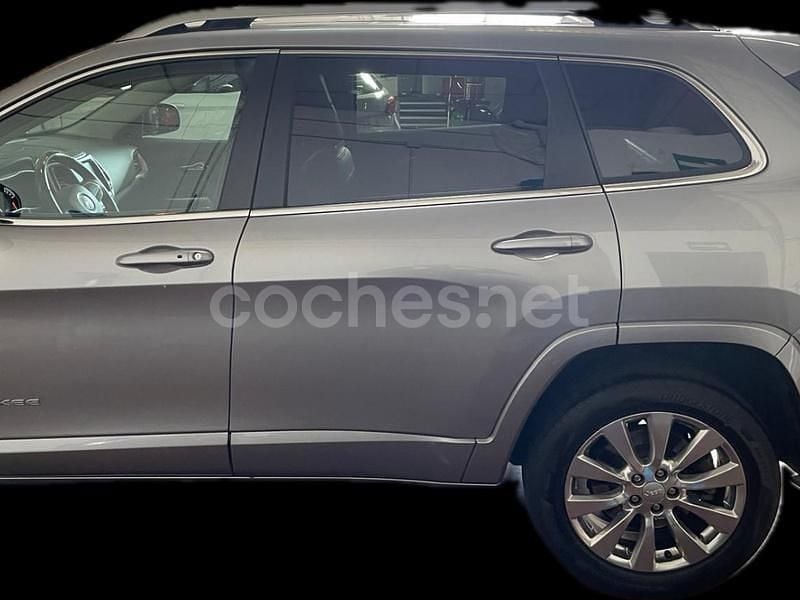 Usado Jeep Cherokee Overland 195 CV (143 kW) 2019 Gris / plata SUV