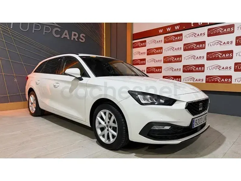 Usado Seat Leon Style 150 CV (110 kW) 2021 Blanco Familiar