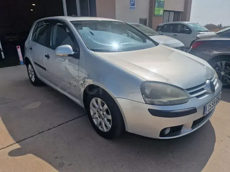 Usado VW Golf IV 105 CV (77 kW) 2004 Gris / plata Berlina