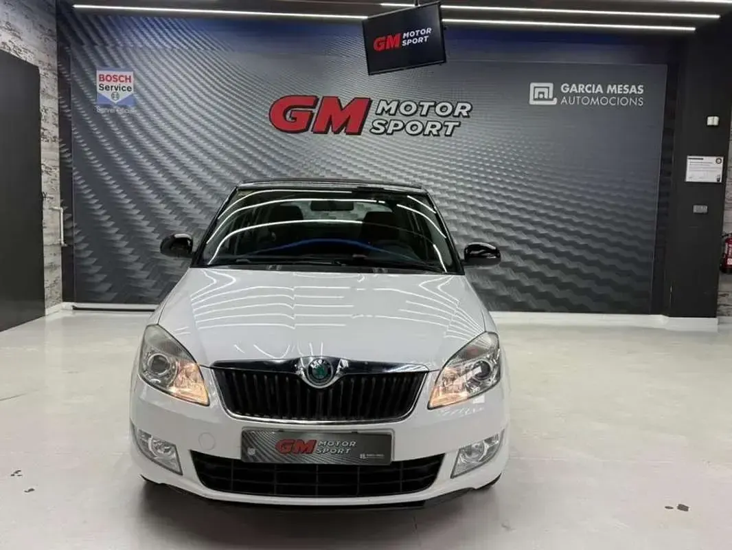 Usado Skoda Fabia 60 CV (44 kW) 2012 Blanco Berlina