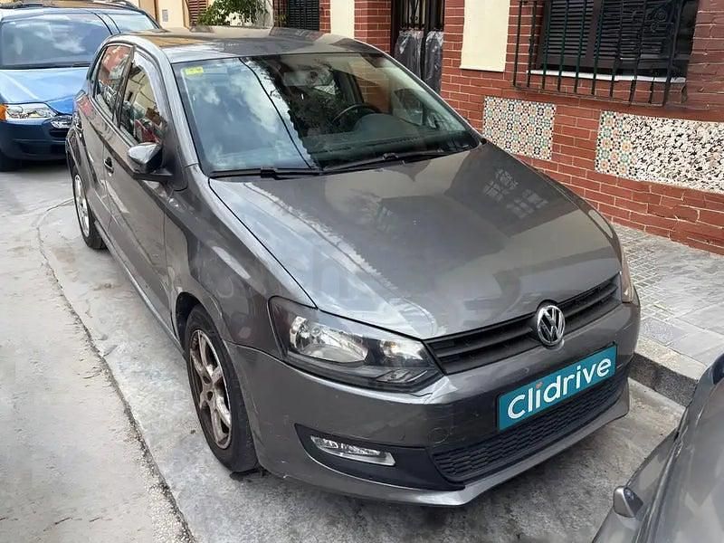 Usado VW Polo 75 CV (55 kW) 2014 Gris / plata Berlina