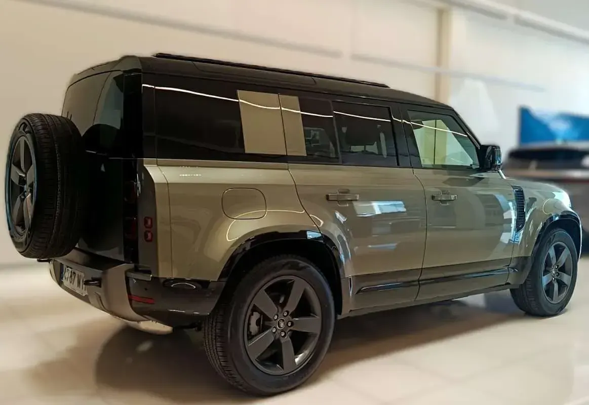 Usado Land Rover Defender SE Dynamic 249 CV (183 kW) 2025 Verde SUV