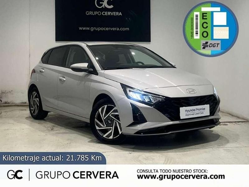 Usado Hyundai i20 101 CV (74 kW) 2025 Gris Utilitario