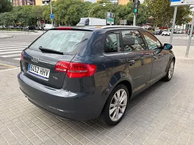 Usado Audi A3 Ambition 140 CV (102 kW) 2012 Gris / plata Utilitario