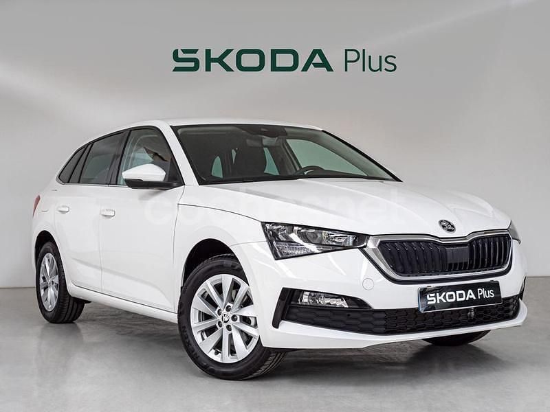 Blanco Usado 2023 Skoda Scala Ambition Utilitario | 16.900 € (Precio justo) - Imagen 1/4