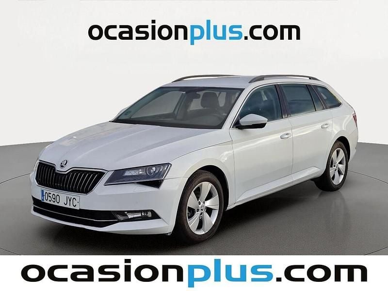 Usado Skoda Superb Ambition 150 CV (110 kW) 2017 Blanco Familiar