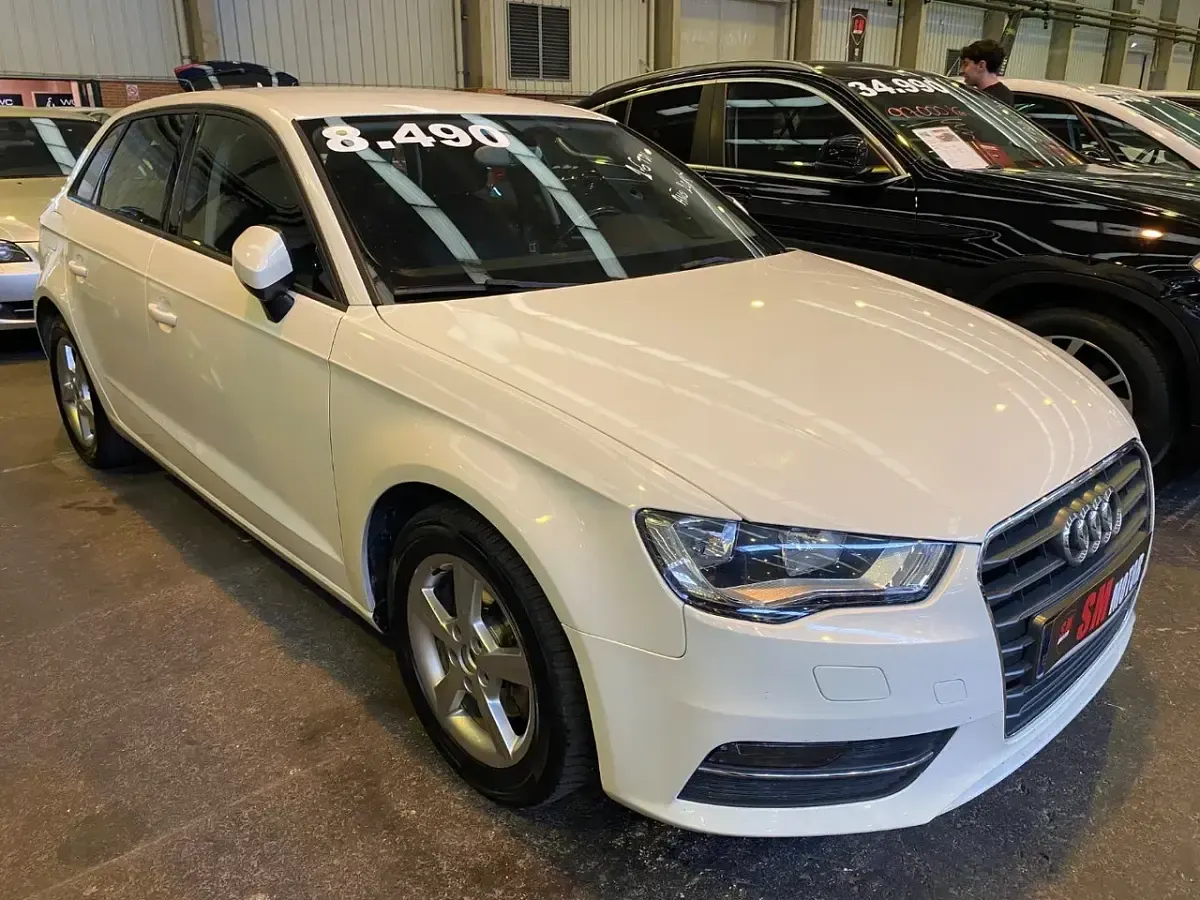 Usado Audi A3 Attraction 110 CV (80 kW) 2015 Blanco Berlina