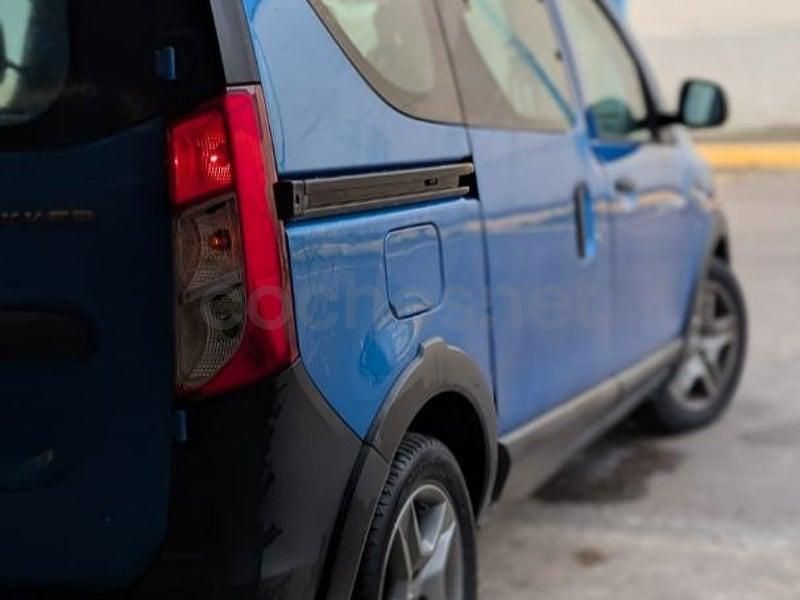 Usado Dacia Dokker Stepway 95 CV (69 kW) 2019 Azul Monovolumen