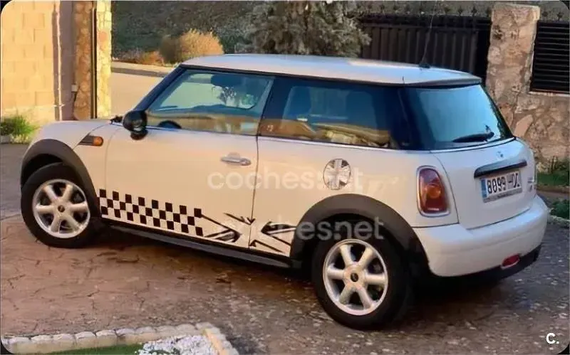 Usado Mini ONE 75 CV (55 kW) 2011 Blanco Utilitario