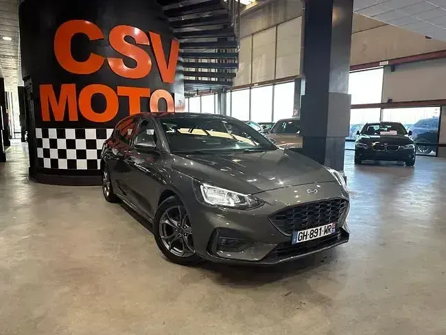 Usado Ford Focus ST-Line 120 CV (88 kW) 2022 Gris Utilitario