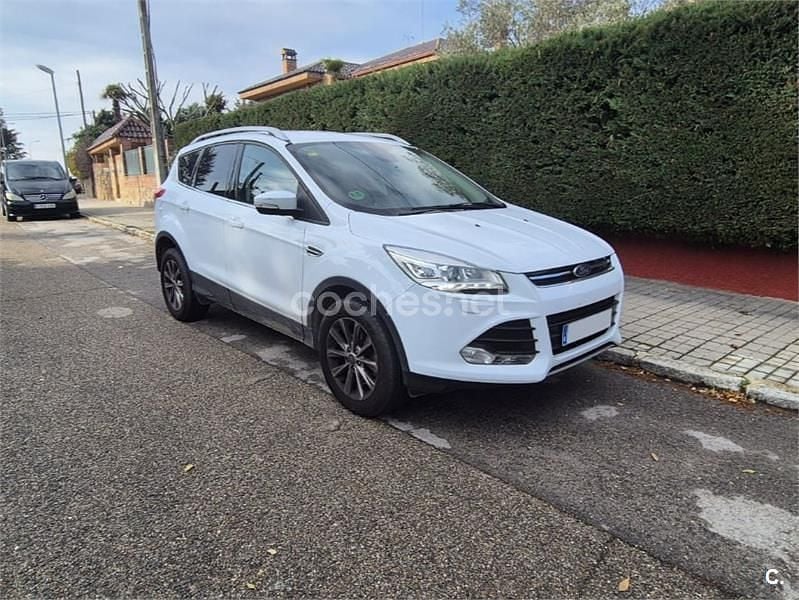 Blanco Usado 2016 Ford Kuga Titanium SUV | 14.200 € (Buen precio) - Imagen 1/4