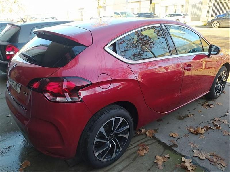 Usado DS Automobiles DS4 Style 120 CV (88 kW) 2016 Rojo Berlina